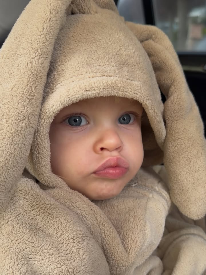 Milenka y su look de invierno 🐰