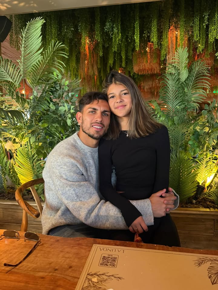 Leandro Paredes con su hija Victoria 📸💖