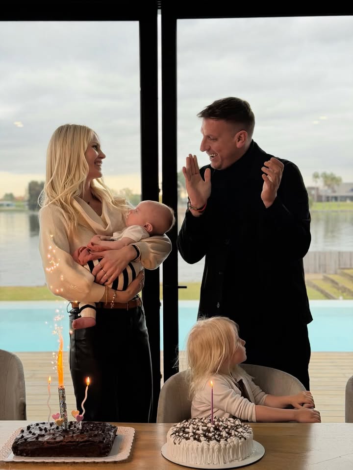Maxi López con sus hijos y su pareja Daniela Christiansson 💖