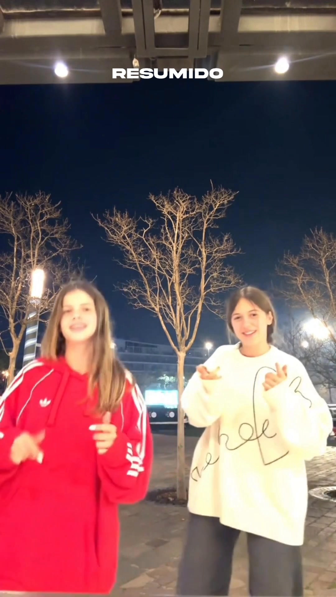 Lola Demichelis y Francesca Icardi bailando juntas 💃