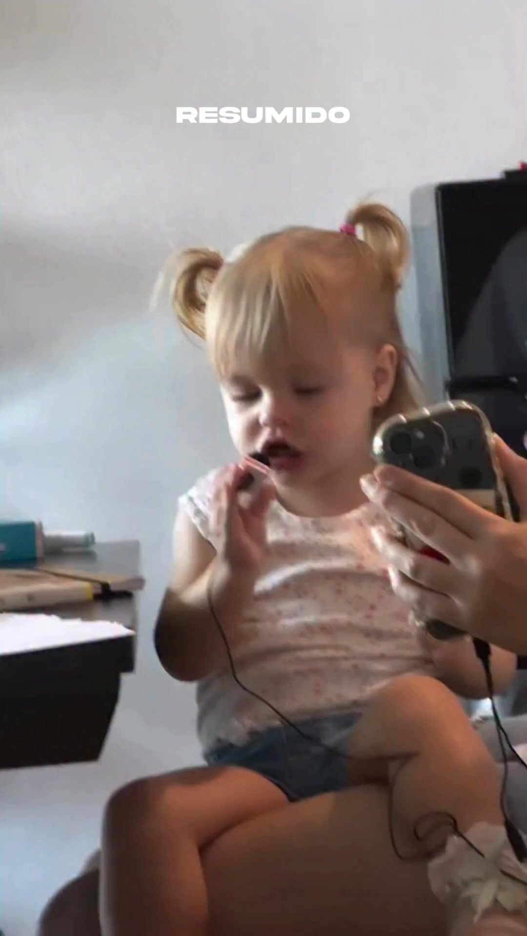 Milenka sigue los pasos de Marley y ya está a full con el micrófono 💘