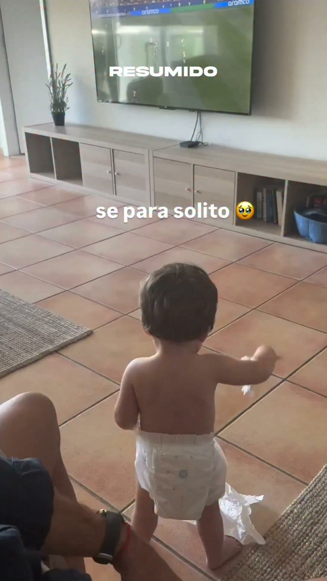 Arturo, el hijo de Jimena Barón ya se para solo 🥹