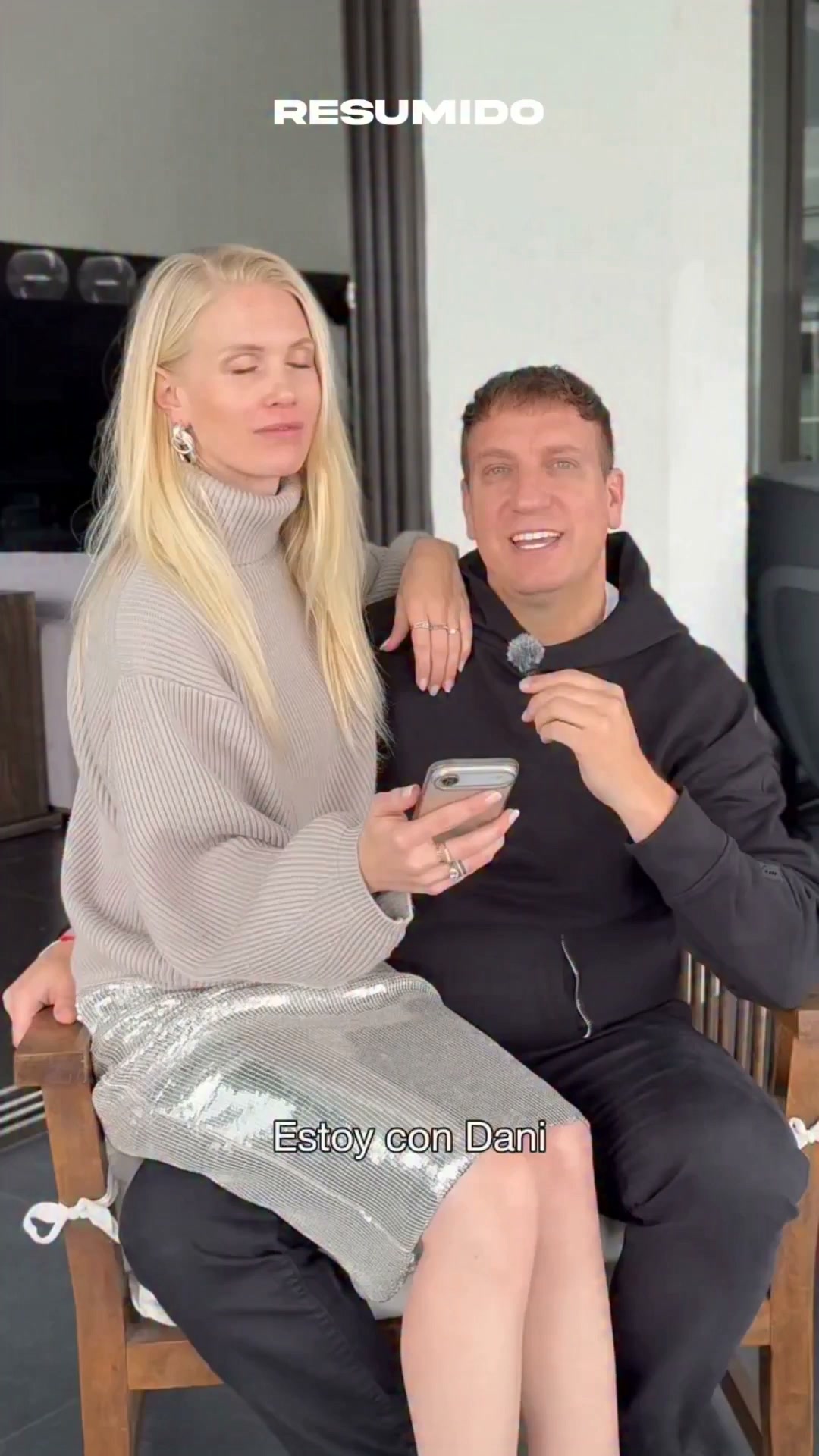 Mxi López puso a prueba a su pareja, Daniela Christiansson, para ver cómo viene con el español