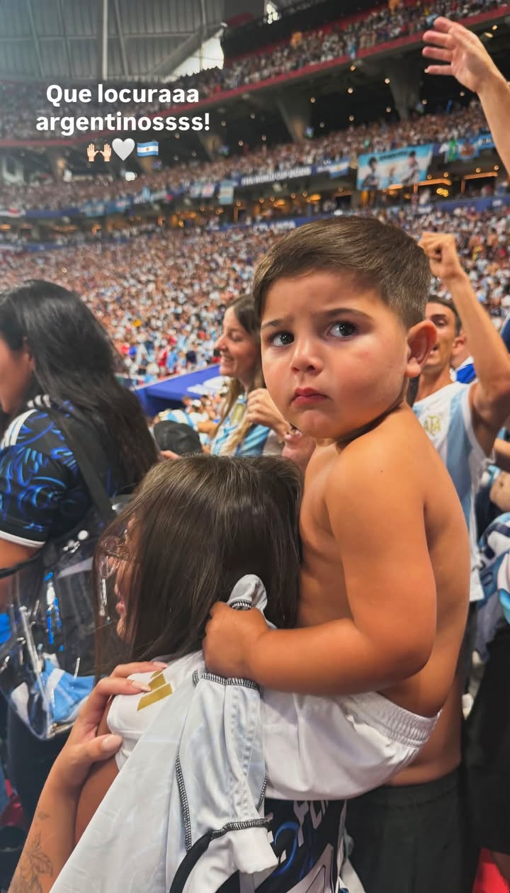 Valu Cervantes subi贸 esta foto de Benja Fern谩ndez en el partido de Argentina-Inglaterra 馃嚘馃嚪