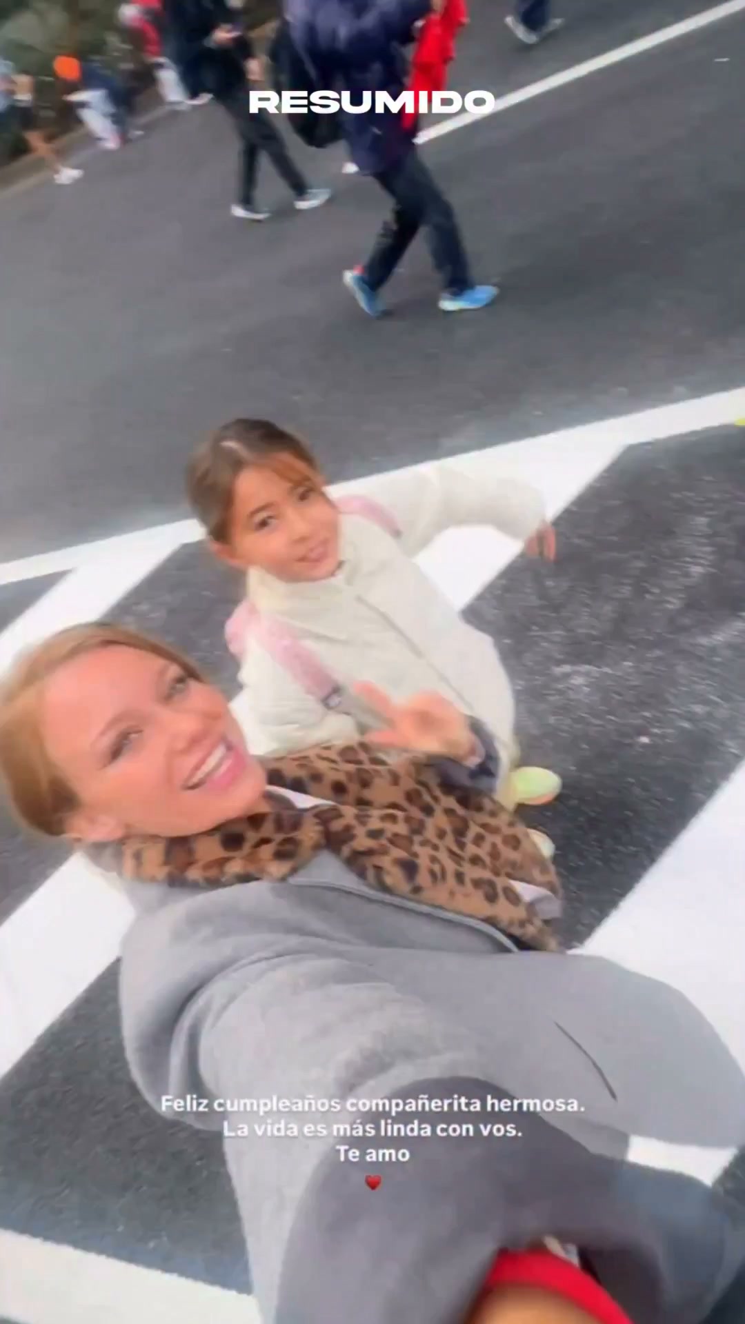 "Feliz cumpleaños compañerita hermosa. La vida es más linda con vos. Te amo"