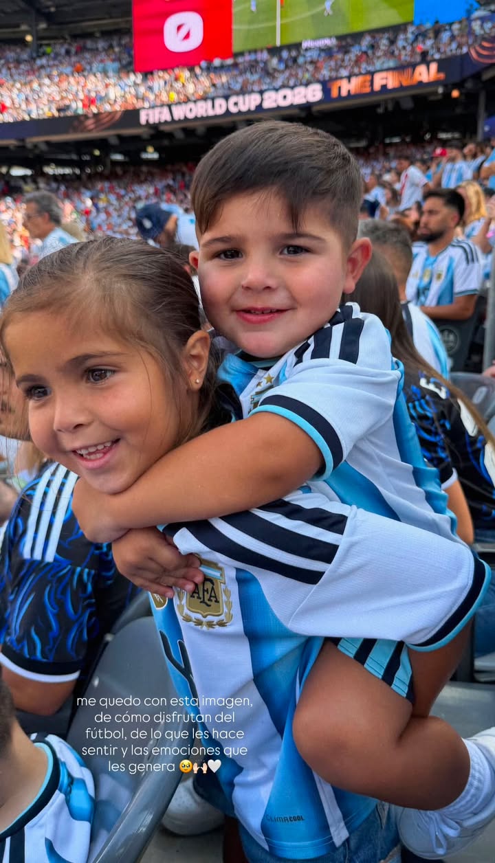 Valu Cervantes subió esta foto de Benja y Olivia 🩵