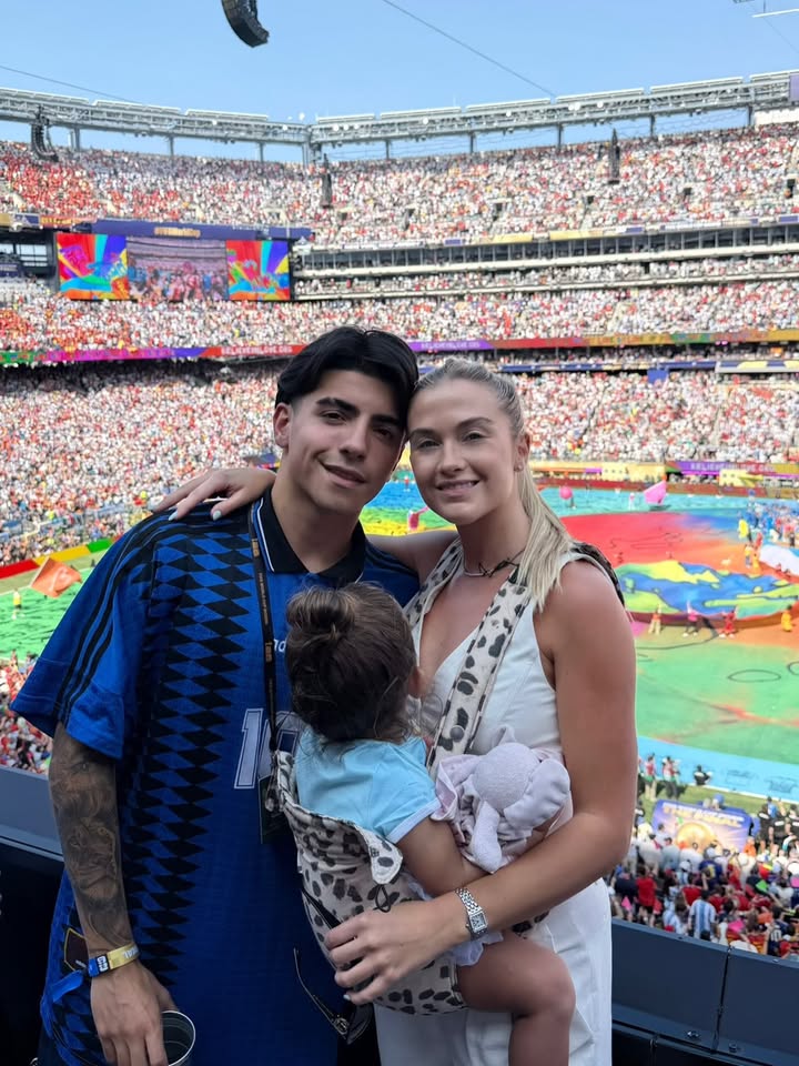 Sofia Calzetti compartió fotos con el Kun Agüero, Benjamín y Olivia y escribió: