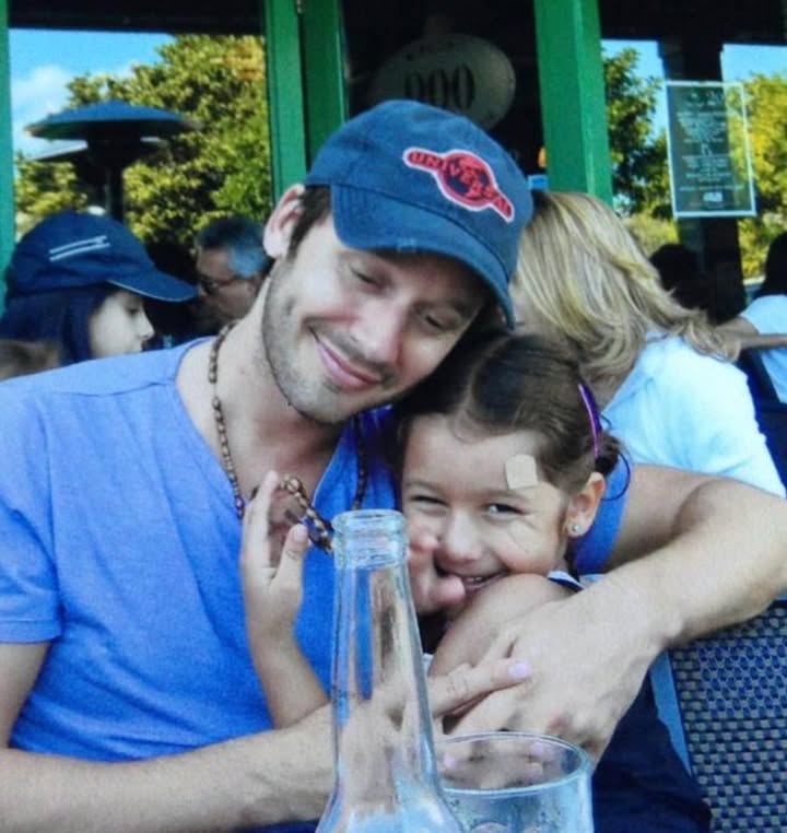 Benjamín Vicuña subió esta foto con su hija Blanca y escribió: