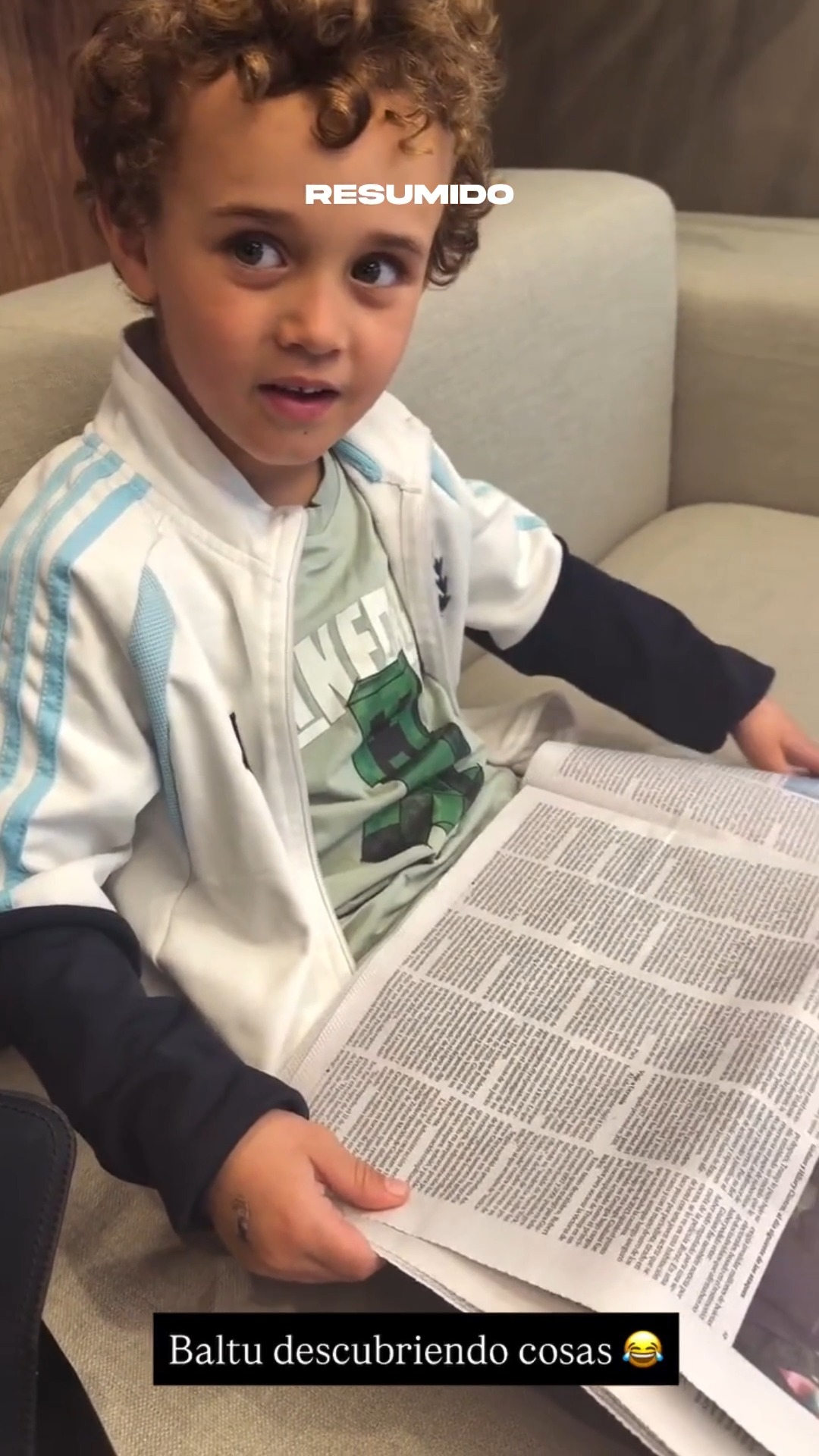 Balta, el hijo de Mica Vázquez se encontró con un diario por primera vez😍