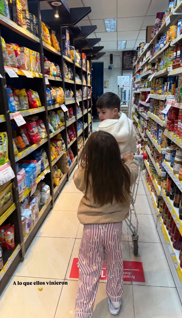 Benja y Olivia Fernández haciendo las compras 🫶🏼
