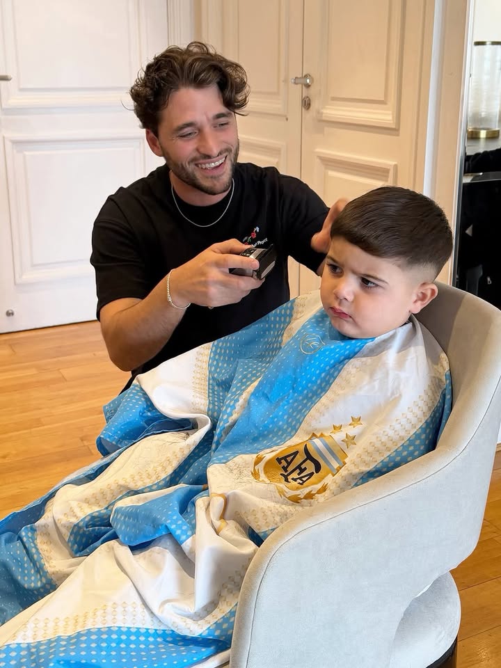 "Desde que naciste 🙂‍↕️🩵 lookazo a benja 💈"