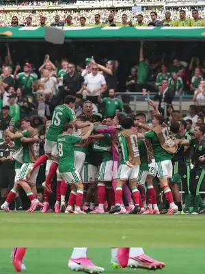 ¿POR QUÉ TODOS USAN BOTINES ROSA EN EL MUNDIAL?
