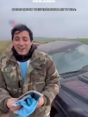 EL DIBU SE QUEDÓ ENCAJADO Y LA GENTE LO AYUDÓ