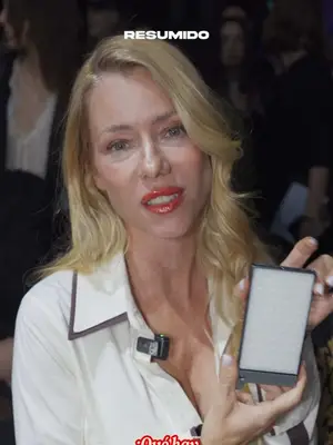 ¿QUÉ HAY EN EL BOLSO DE LOS FAMOSOS EN LA BAFWEEK?