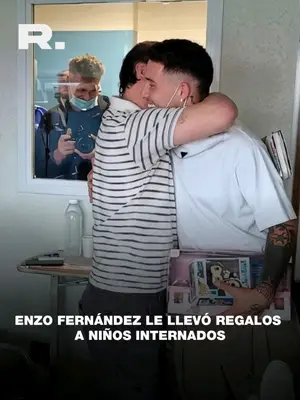 EL EMOTIVO GESTO DE ENZO FERNÁNDEZ: LE LLEVÓ REGALOS A LOS CHICOS DEL GARRAHAN
