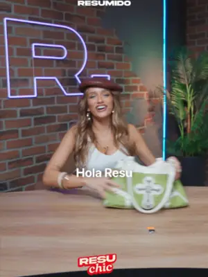 "CON ESTO ME VOY A LA GUERRA": AGOS NISI NOS MOSTRÓ QUÉ HAY EN SU BOLSO
