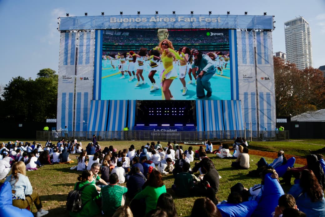 ¿Todavía no sabes dónde ver el Mundial? Se viene el mega Fan Fest en palermo 🥳⚽️
Del 11/6 al 19/7, Plaza Seeber será el epicentro del Mundial: pantalla gigante, shows y foodtrucks
Además, "Modo Hinc