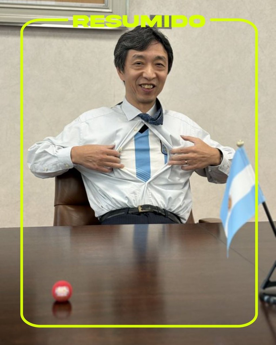 Hoshino Yoshitaka, embajador de Japón en Argentina, publicó una foto con la camiseta de la Selección
