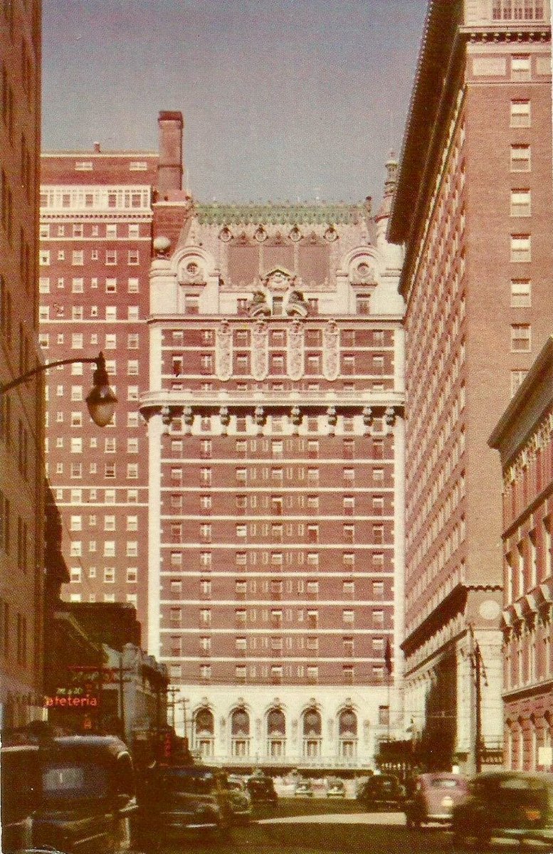 En 1927 un cocinero murió atrapado en uno de los ascensores del hotel. Una de las tragedias más recordadas del lugar