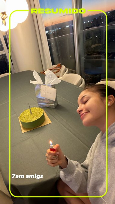Así recibió Emilia Mernes a Duki por su cumple, con un regalo y una torta