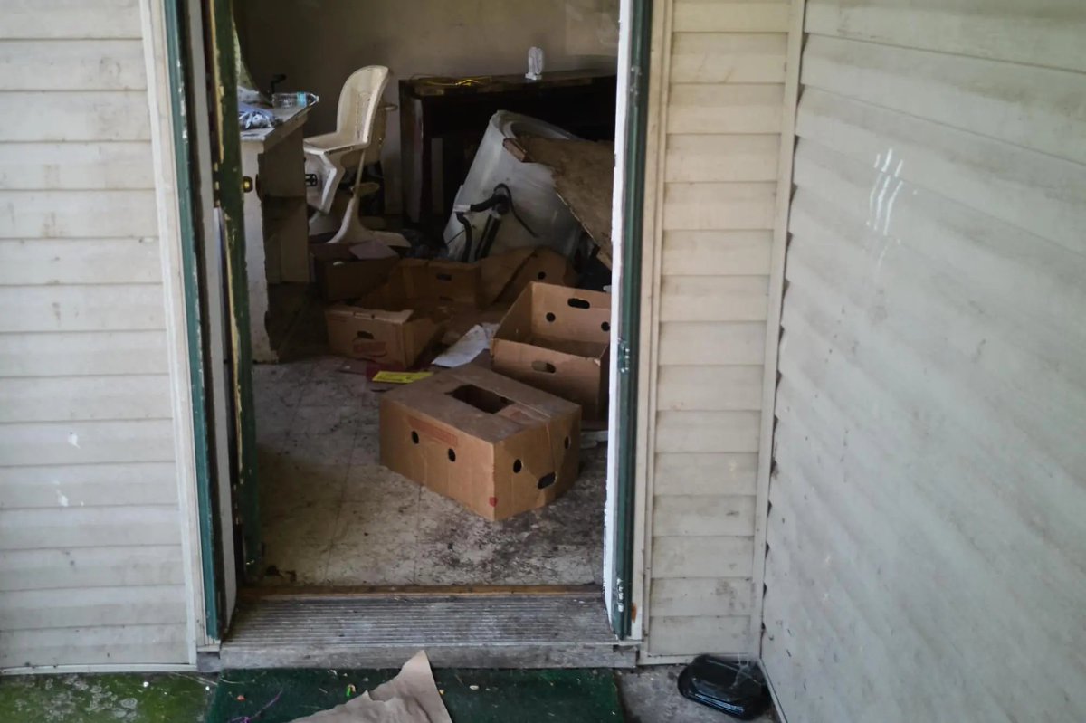 Todo comenzó cuando la policía llegó hasta la vivienda por una investigación que no tenía relación con los menores

Los agentes jamás imaginaron lo que iban a encontrar del otro lado de la puerta