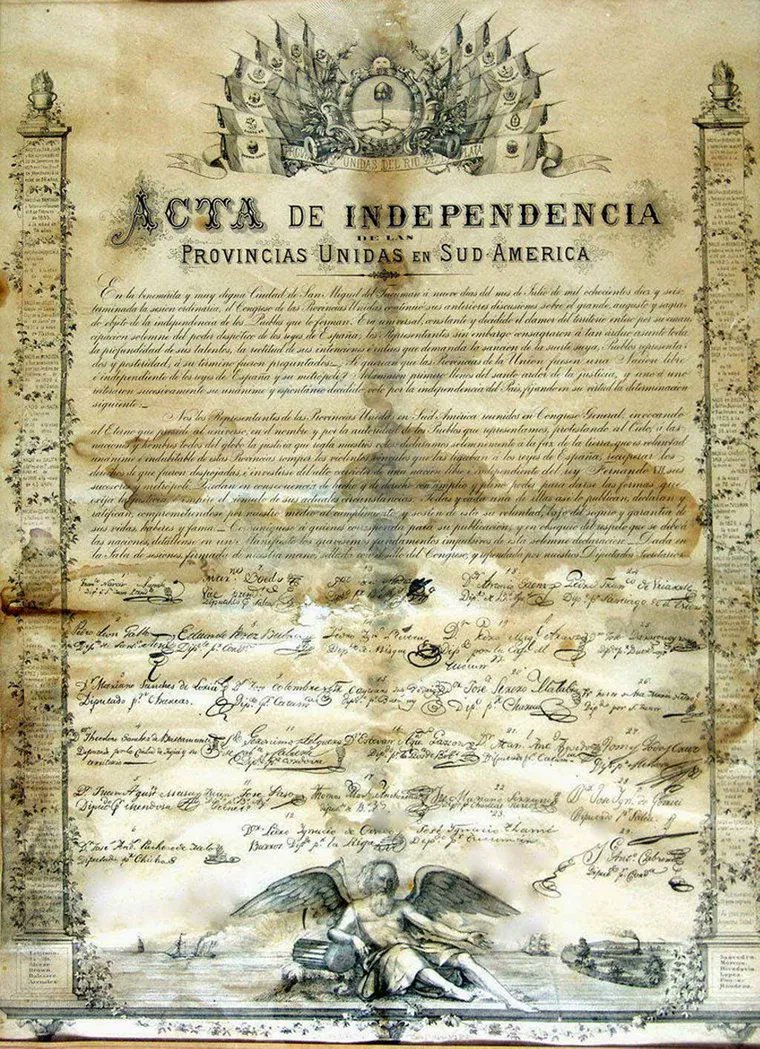 Las únicas copias que sobrevivieron son las impresas por orden de Pueyrredón en agosto de 1816.
1.500 ejemplares para difundir la noticia.
De esos 1.500, hoy quedan poquísimos.
Del manuscrito con l
