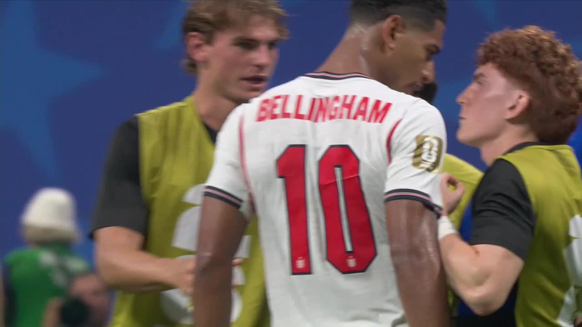 BELLINGHAM LE PEGÓ AL COLO BARCO 

La figura de Inglaterra le dio un chachetazo al argentino en los festejos   post partido