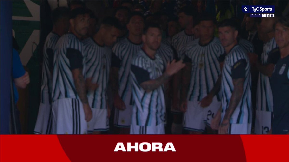 La Selección salió al campo de juego para la entrada en calor