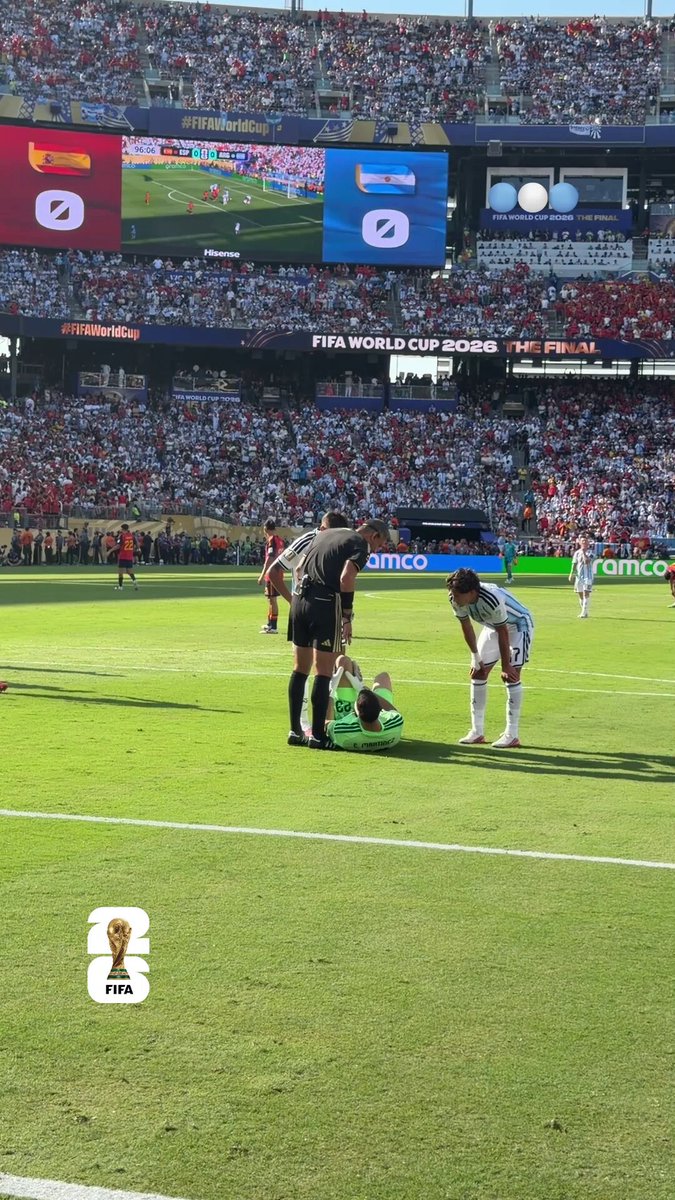 Gol de España invalidado por falta previa a Otamendi