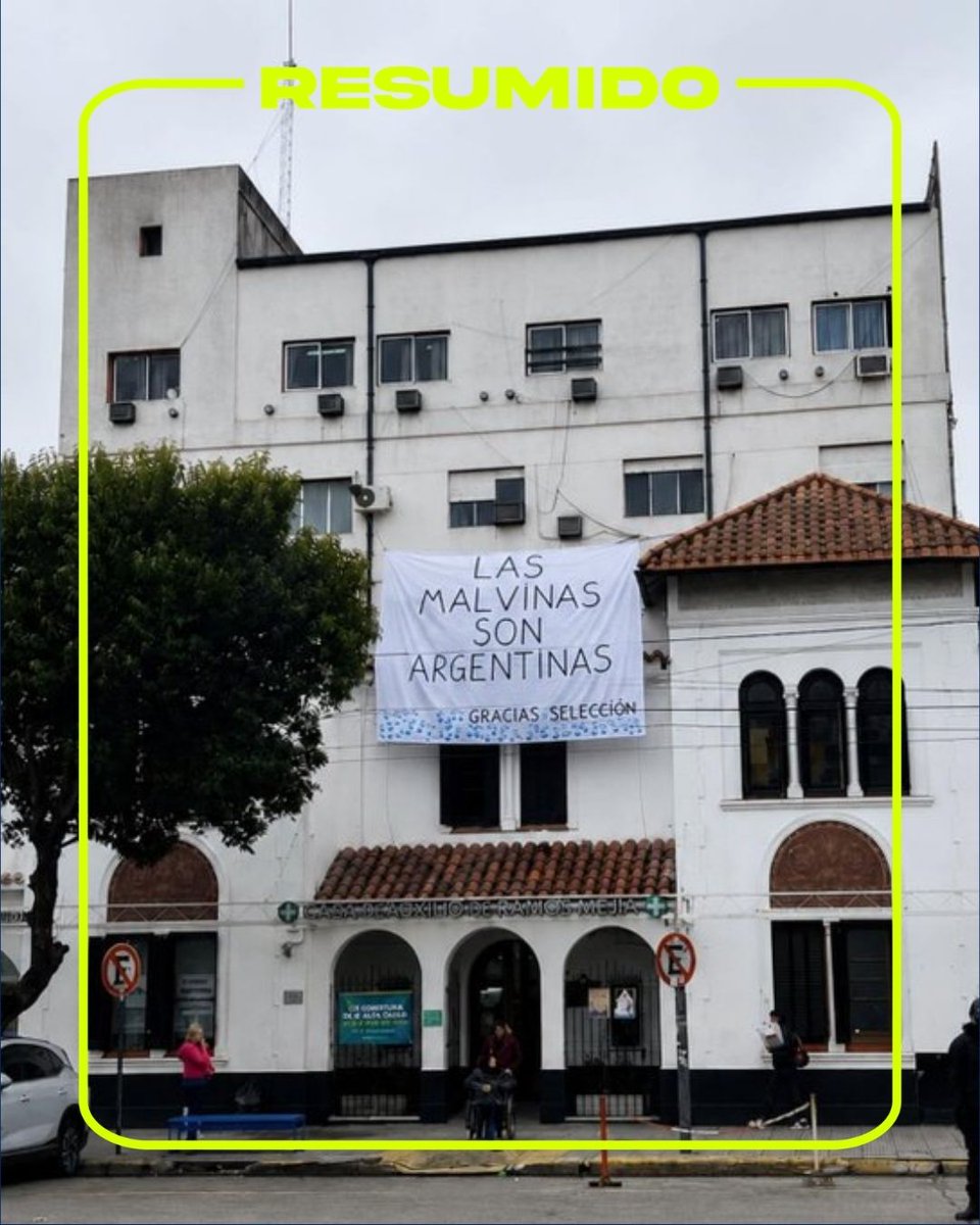 "Las Malvinas son argentinas. Gracias Selección"

La bandera que colgó la Casa de Auxilio de Ramos Mejía en Buenos Aires