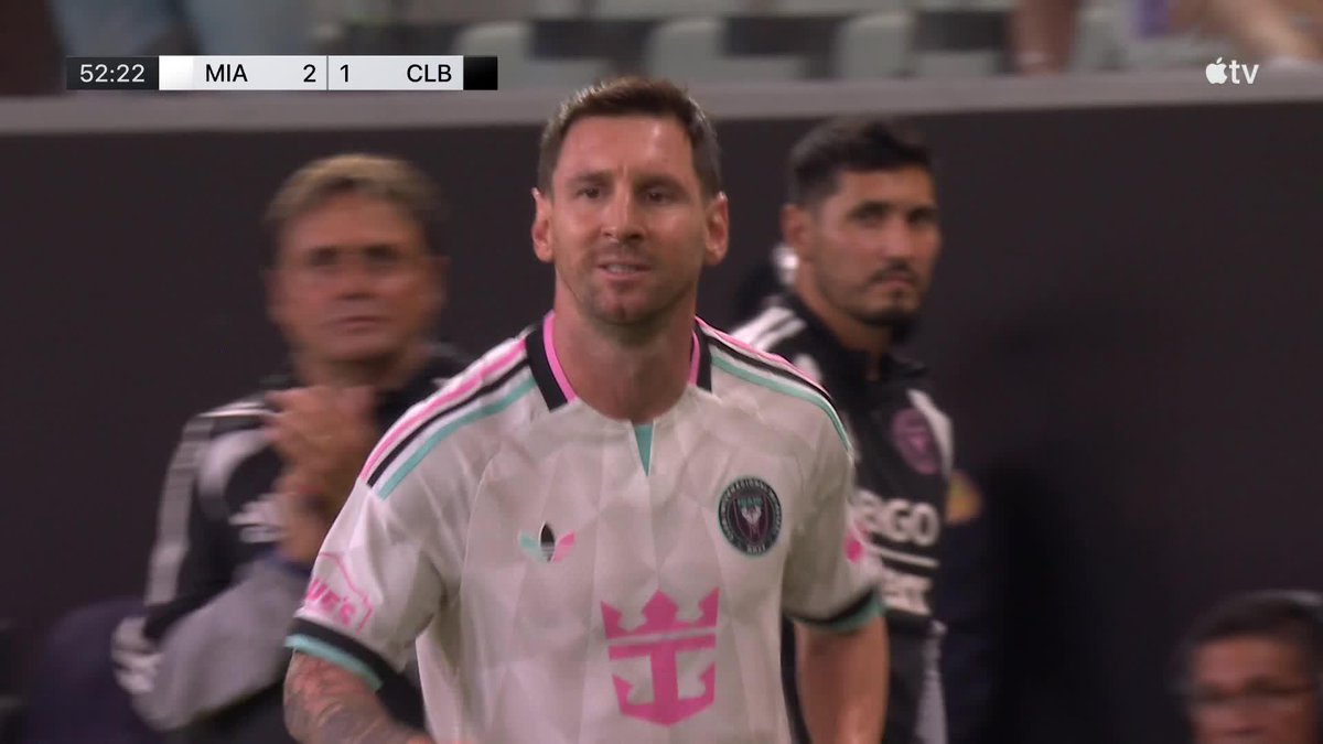 Leo Messi volvió a las canchas y fue ovacionado por el publico