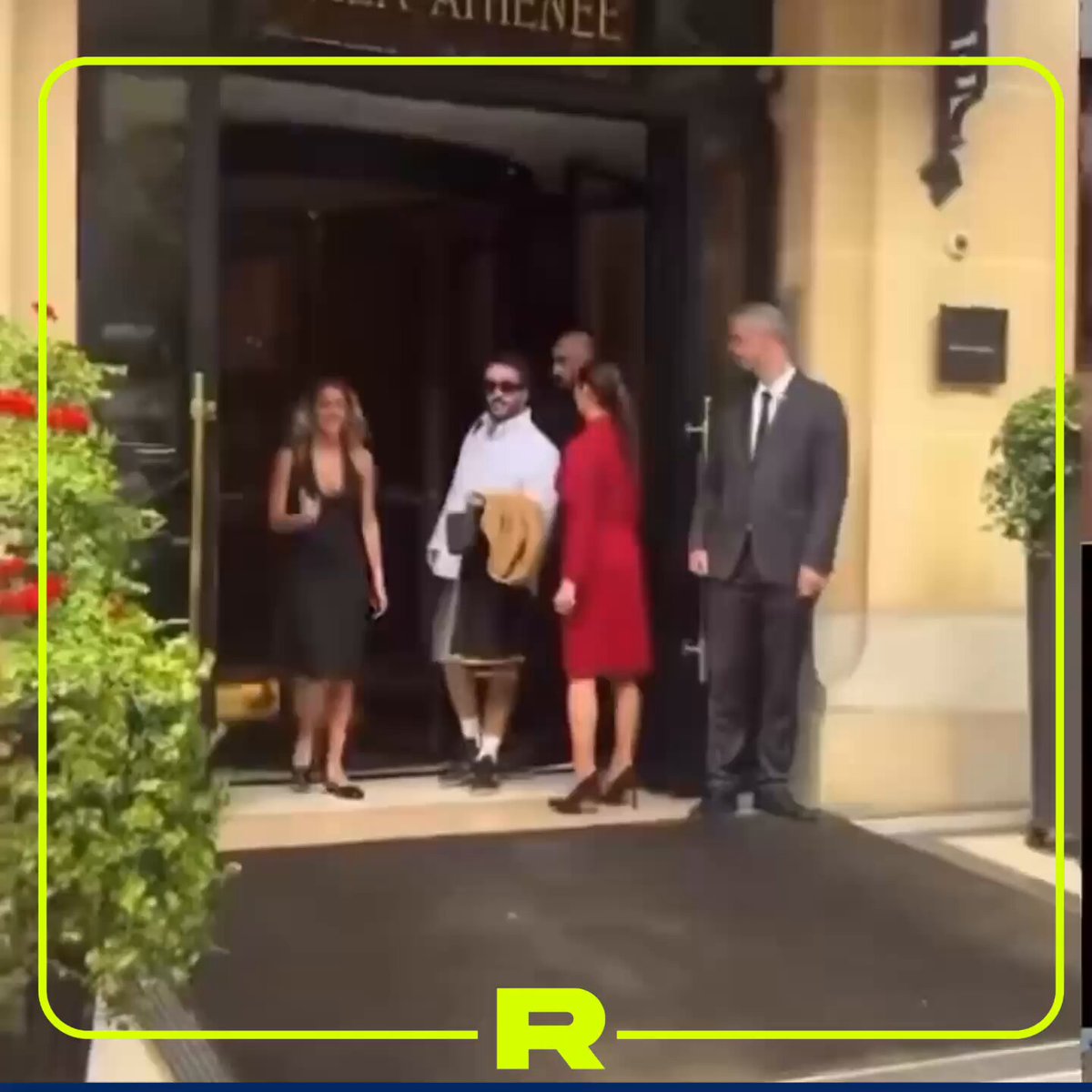 Tini se encontró con fans en París