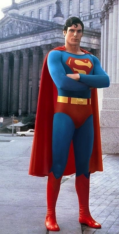Mirá a Superman
Christopher Reeve interpretó al personaje en 1978 con un físico atlético, pero sin tantas exigencias como ahora
Décadas después llegó Henry Cavill. Más músculo. Menos grasa. Más defi