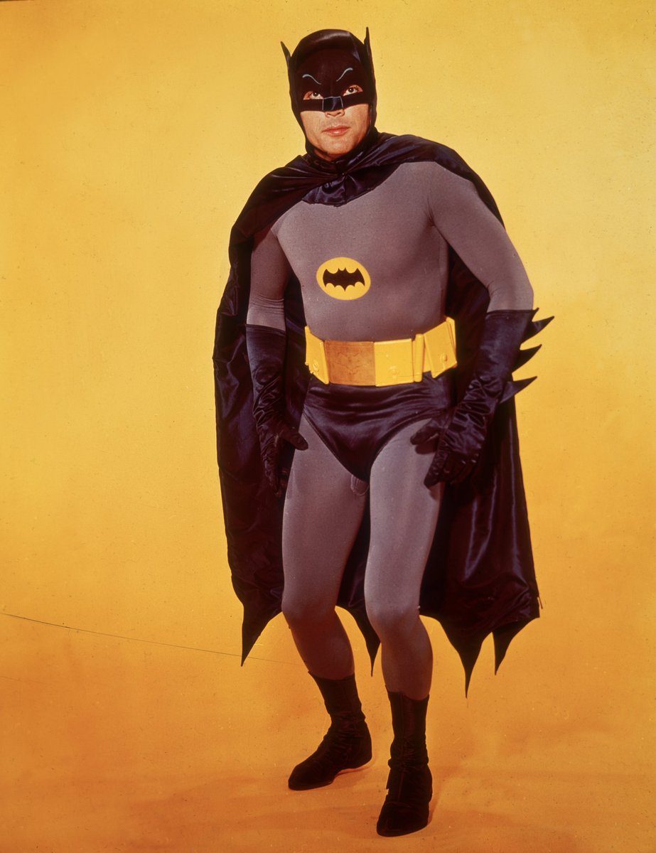 Batman muestra algo parecido

Adam West podía ser Batman sin tener abdominales marcados ni brazos gigantes. Hoy sería difícil imaginar a un estudio eligiendo ese cuerpo para protagonizar una película 
