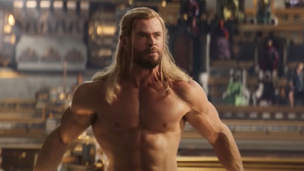 Décadas después, Marvel llevó ese estándar todavía más lejos.

Chris Hemsworth como Thor.
Chris Evans como Capitán América.
Hugh Jackman como Wolverine.
Jason Momoa como Aquaman en DC.

El cuerpo empe