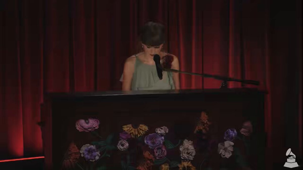 Taylor Swift hizo un mashup tremendo de “I Knew It, I Knew You”, “august” &amp; “All Too Well” en el Grammy Museum
