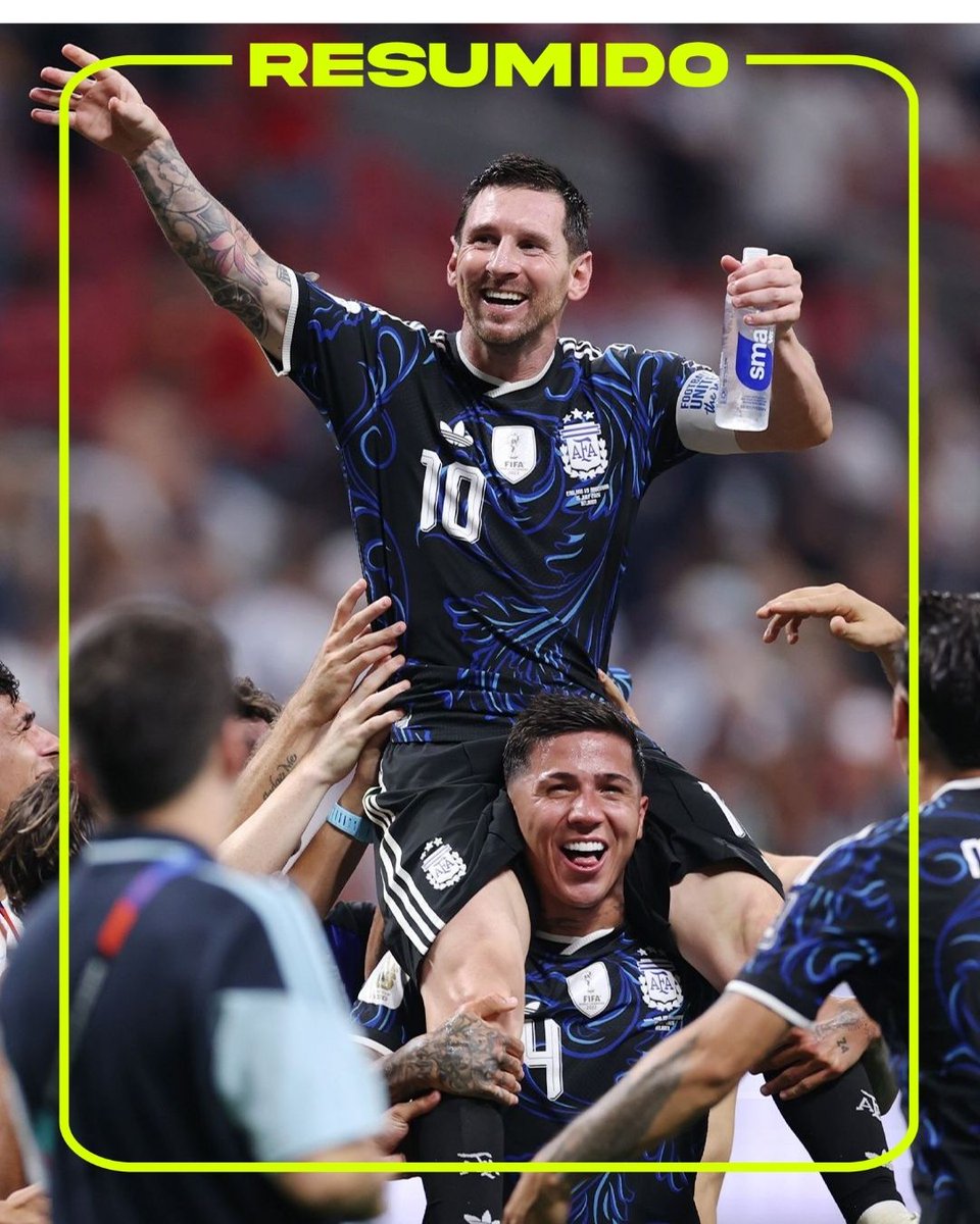Hace dos meses, Argentina le ganaba a Inglaterra y los jugadores levantaban la bandera con la frase: “Las Malvinas son argentinas”