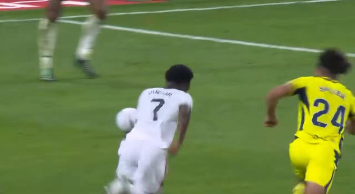 ⚽ Vinicius fue suspendido por cuatro partidos y se pierde el clásico ante Barcelona del 25 de octubre

El jugador del Real Madrid recibió dos fechas por tirarle del pelo a un rival ante Villarreal y o