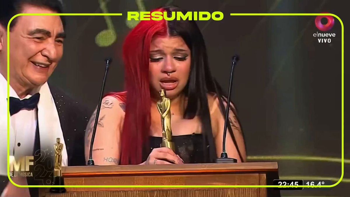 “No preparé nada, no me tenía ni fe”.

Candu Domínguez se emocionó al ganar el Martín Fierro a Revelación Femenina y terminó recreando el famoso meme de María Becerra