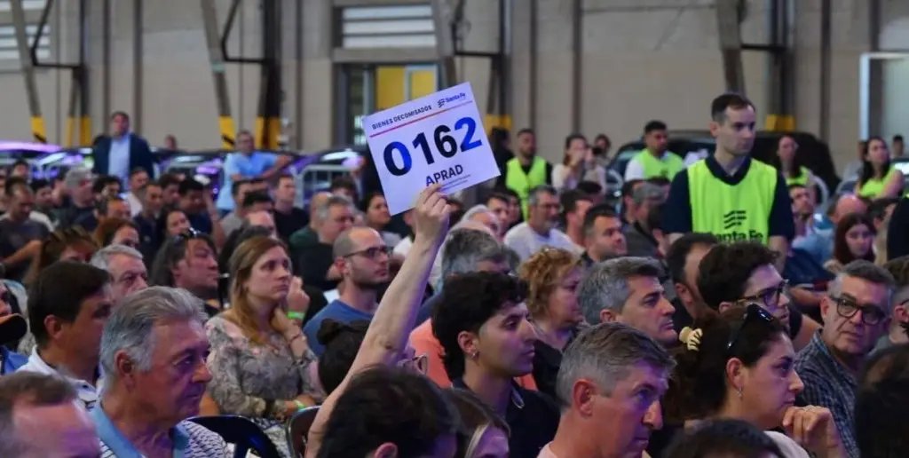 ¿Y QUÉ ONDA LOS PRECIOS?

Los bienes salen a subasta con precios base mucho más bajos de lo que valen en el mercado: entre un 30% y un 50% de su valor

Por ejemplo, un auto que vale $10 millones podrí