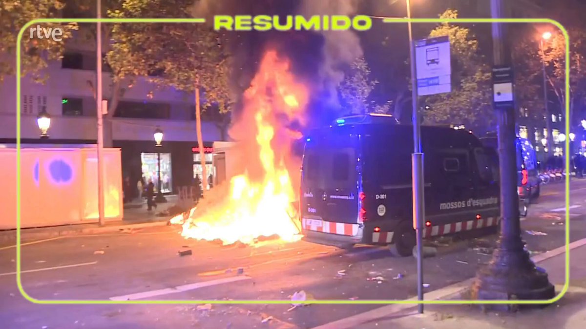 Protestas en Barcelona, España 🇪🇸

Manifestantes provocaron incendios y atacaron vehículos y comercios