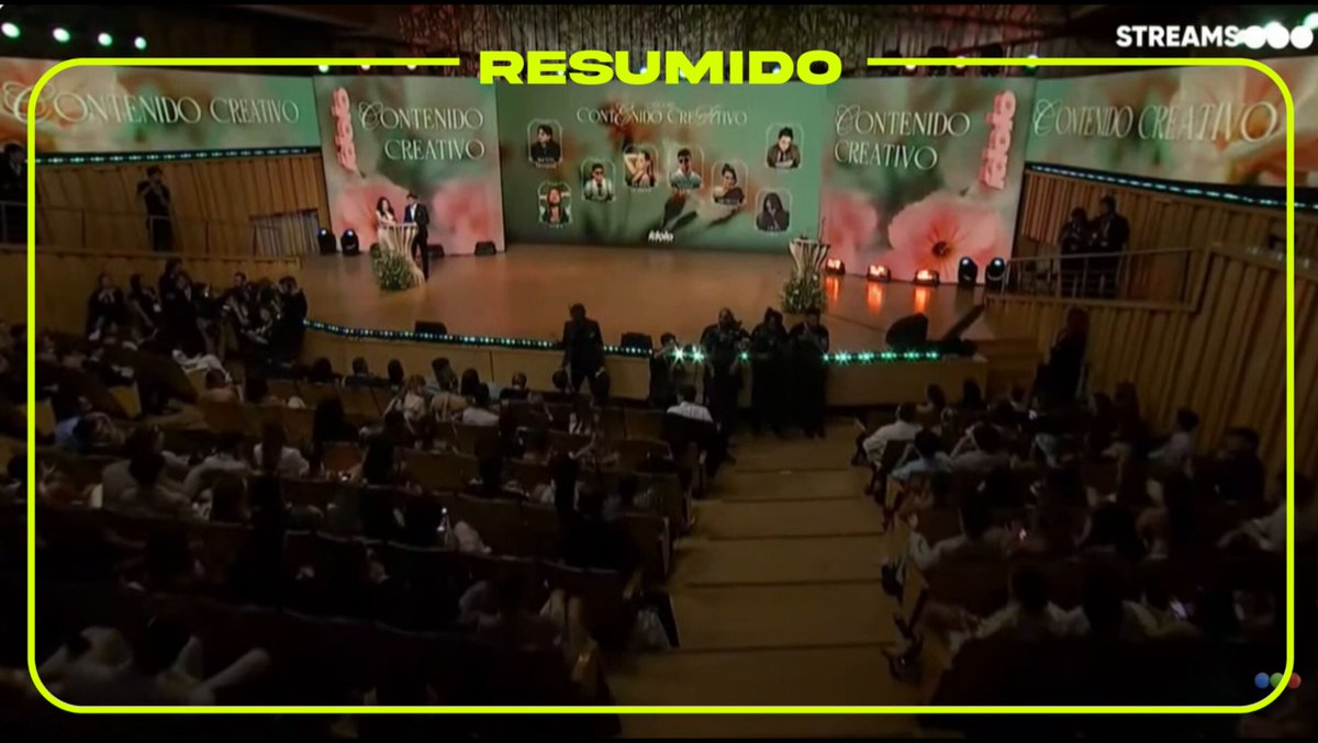 Agus Franzoni subió con su abuelo a recibir el premio a ídolo creativo