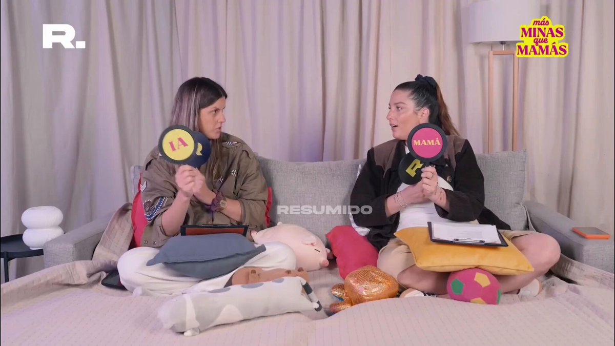 “No quiero dejar de pensar por culpa de la IA”

Juana Repetto y Vicky Gils debatieron sobre el uso de la inteligencia artificial y si es más creativa o no que un ser humano